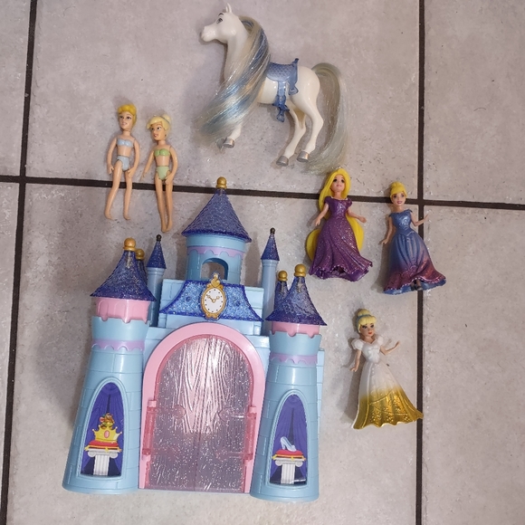 Cinderella 2009 royal magic clips Mattel castle w/ 5 dolls Polly pocket & horse - Picture 1 of 6